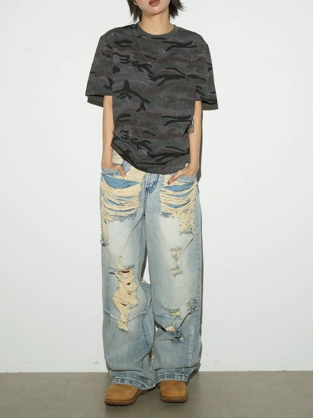 Damage-Washed Wide Jeans FB4786