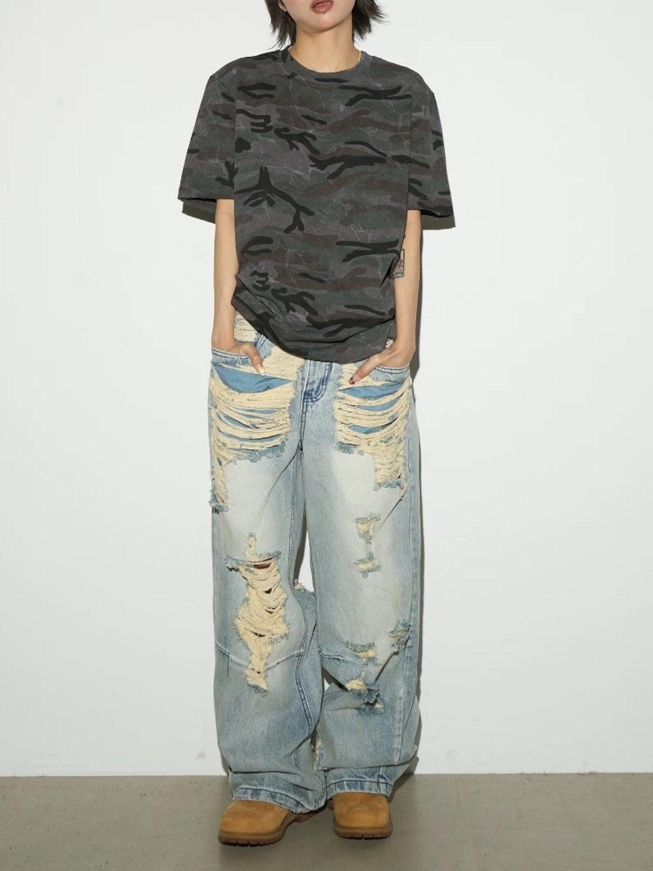Damage-Washed Wide Jeans FB4786