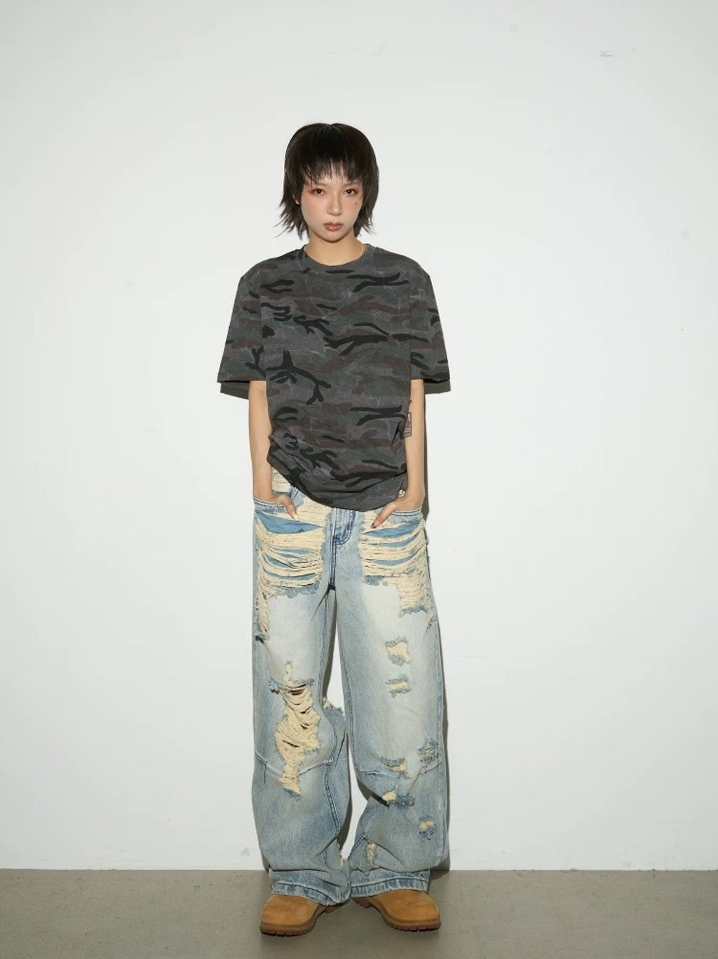 Damage-Washed Wide Jeans FB4786